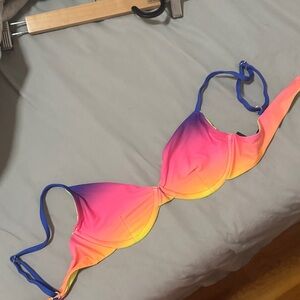 BEACH RIOT BIKINI TOP